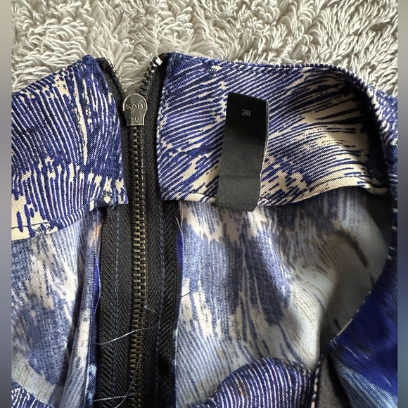 Blue patterned sleeveless blouse - Picture 5 of 5